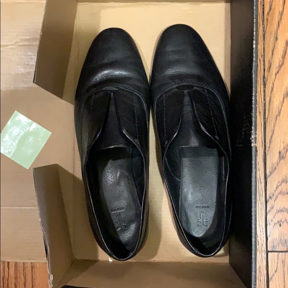 Frye Terri Slip On Oxford style 7.5 - Black